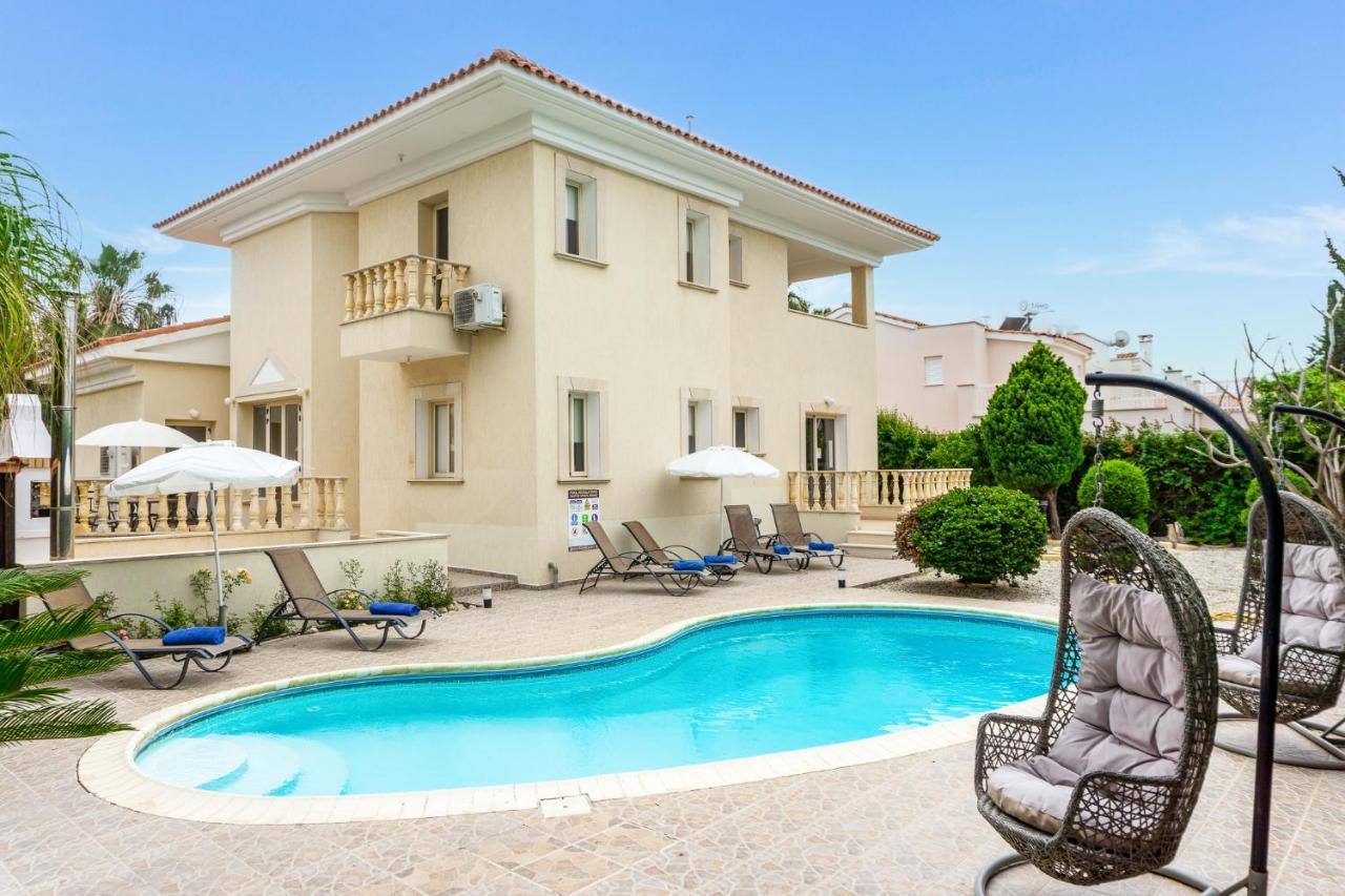 Villa Deja Blue By Ezoria Villas コーラル・ベイ エクステリア 写真