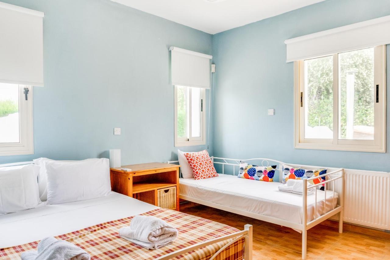 Villa Deja Blue By Ezoria Villas コーラル・ベイ エクステリア 写真